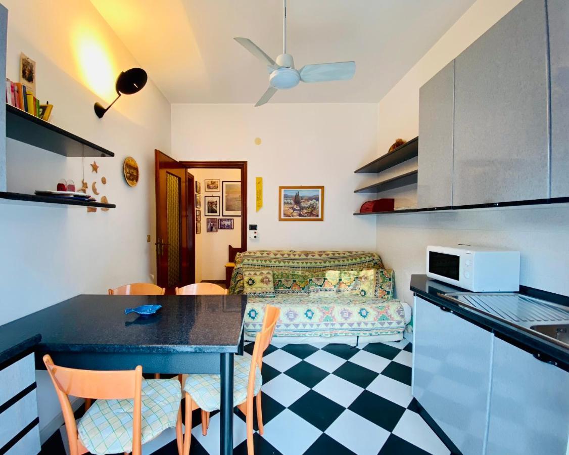 Appartamento Hostdomus - Bilocale Sul Borgo Finale Ligure Esterno foto