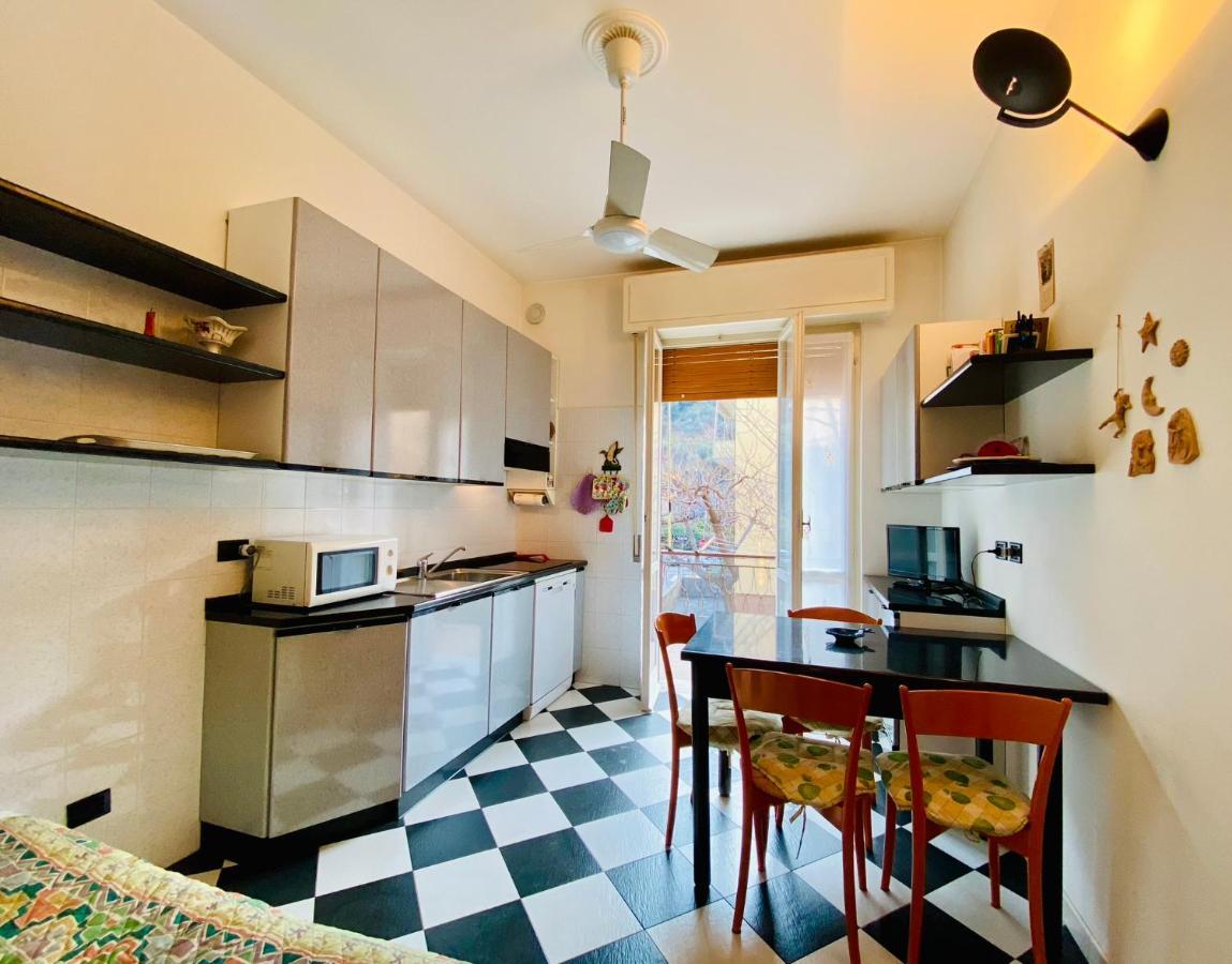 Appartamento Hostdomus - Bilocale Sul Borgo Finale Ligure Esterno foto