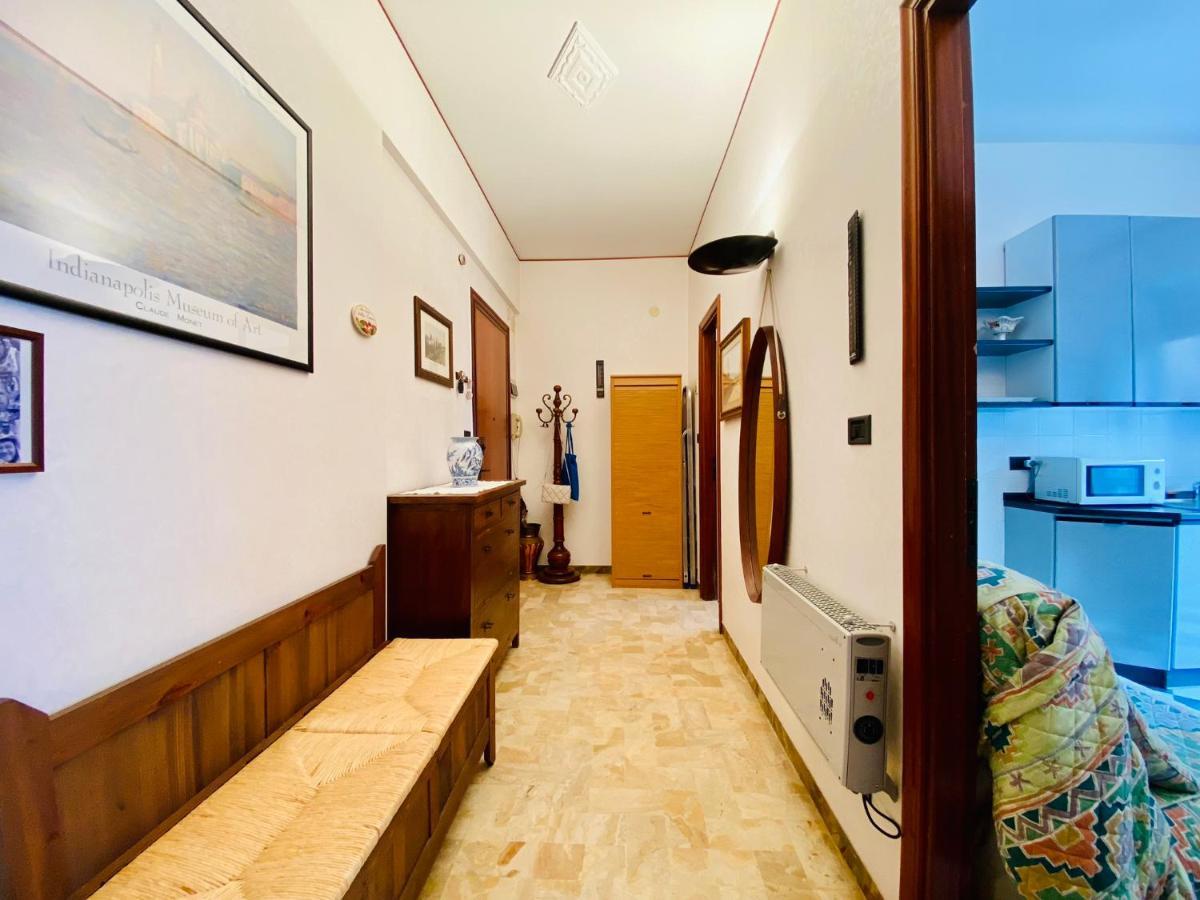 Appartamento Hostdomus - Bilocale Sul Borgo Finale Ligure Esterno foto