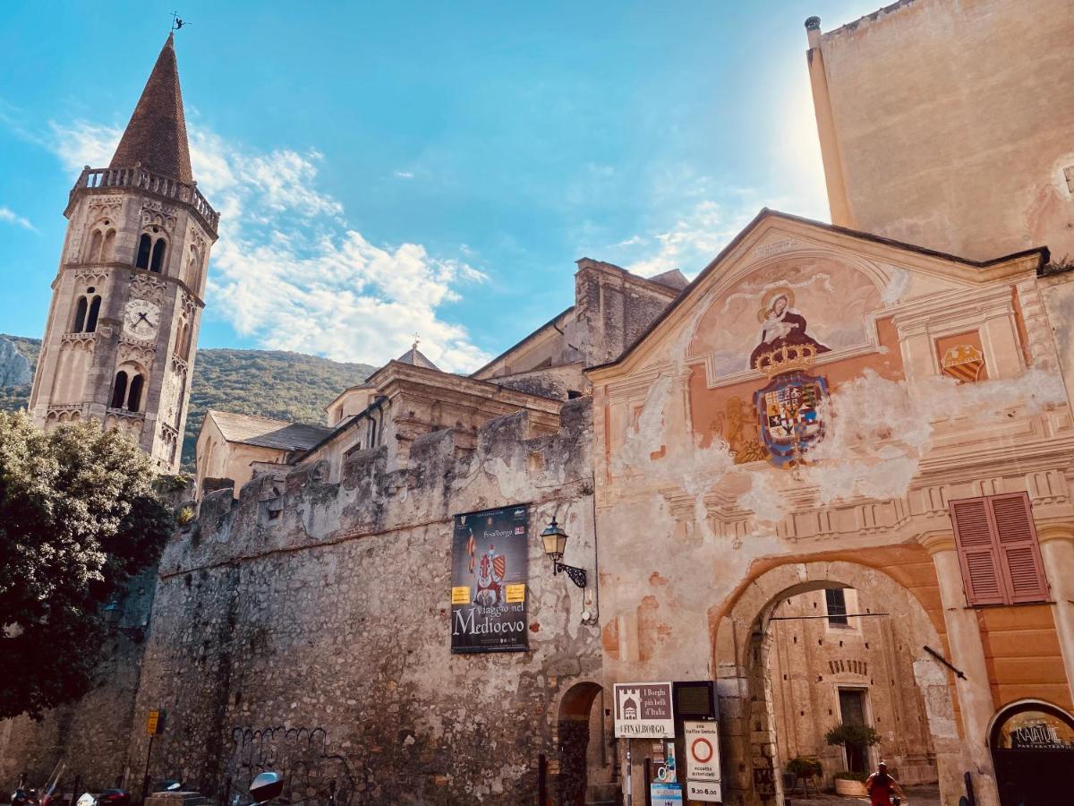Appartamento Hostdomus - Bilocale Sul Borgo Finale Ligure Esterno foto